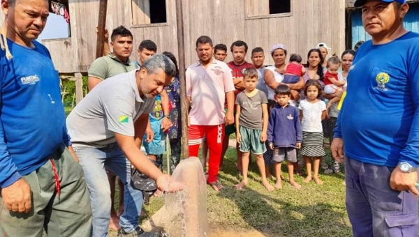 Governo perfura poços artesianos para comunidades rurais de Porto Walter